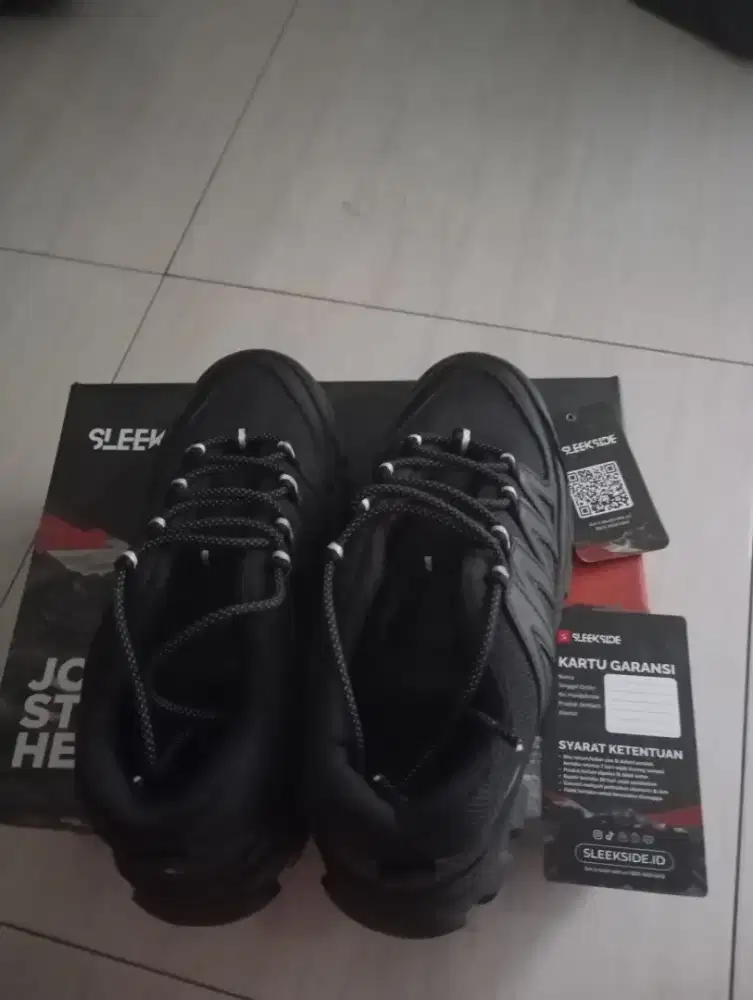 Sepatu olahraga