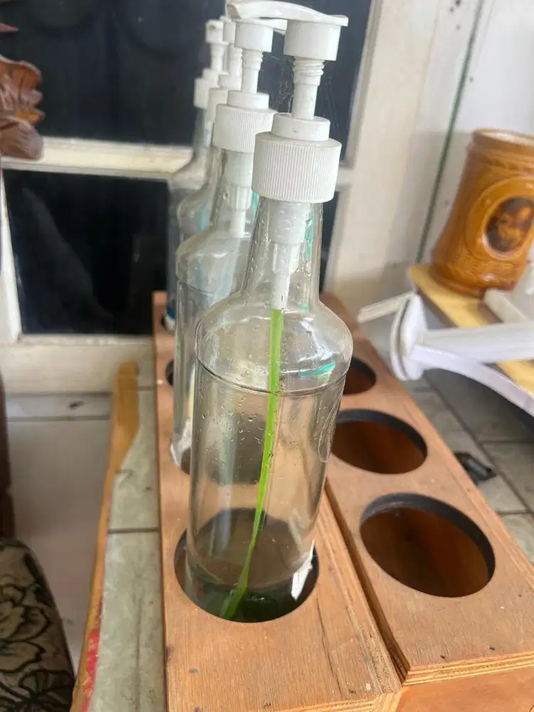 Botol dan tempat untuk jualan
