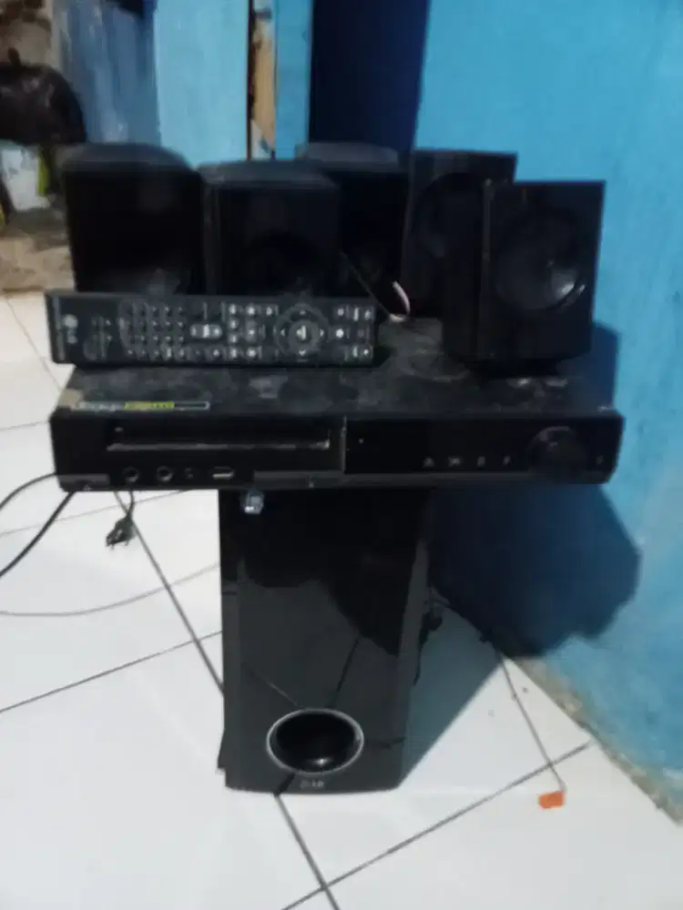 Home teater LG lengkap sampe remot dan udh di blutut juga
