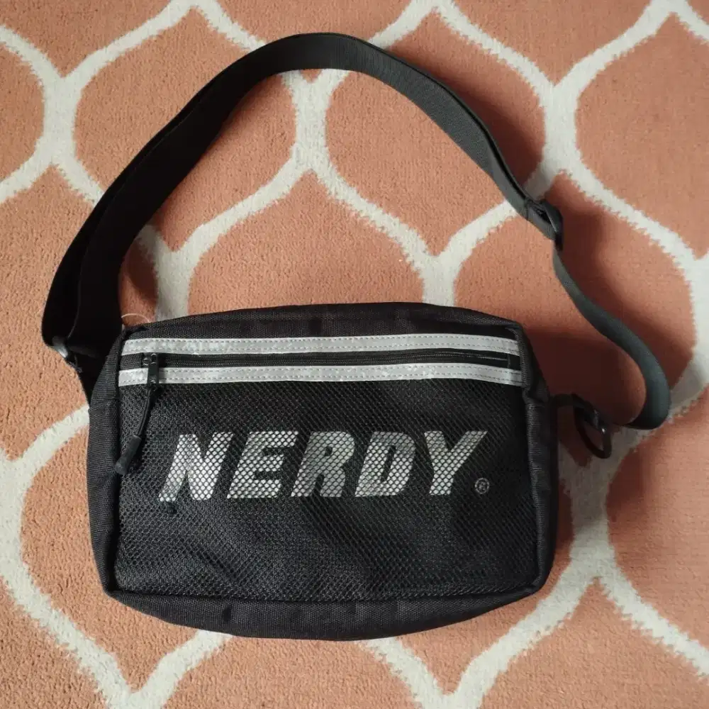 Tas Hitam Nerdi