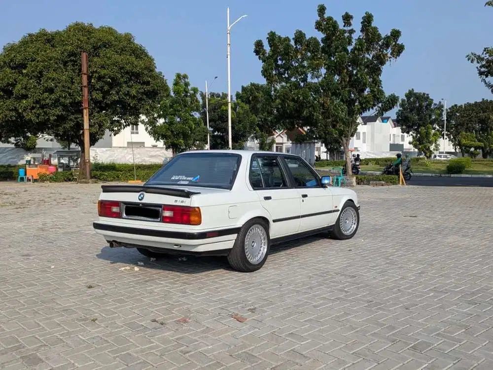 BMW 318i 1990 Bensin