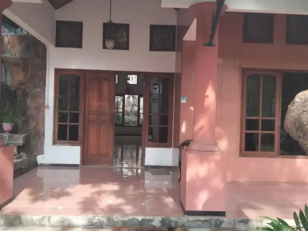 Rumah Bagus SHM di Gayung Kebonsari Siap Huni