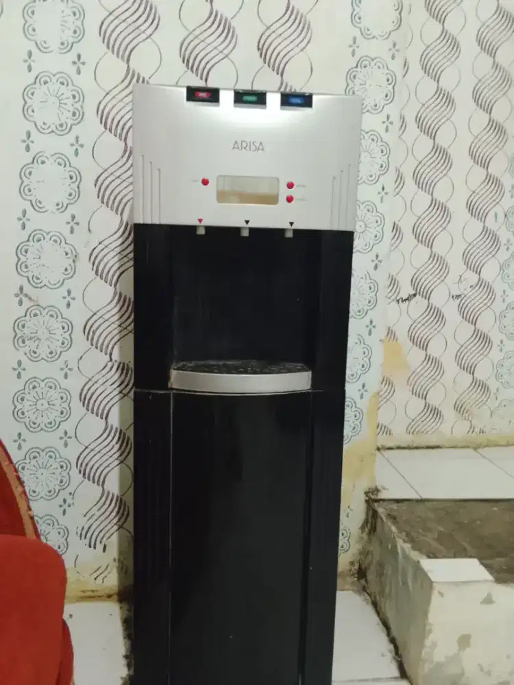 Di jual dispenser Arisa bekas _panas &normal bagus