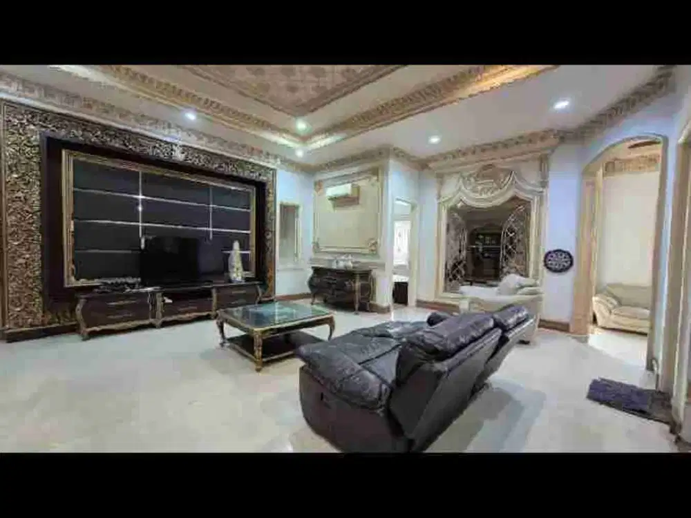 dijual rumah classic strategis