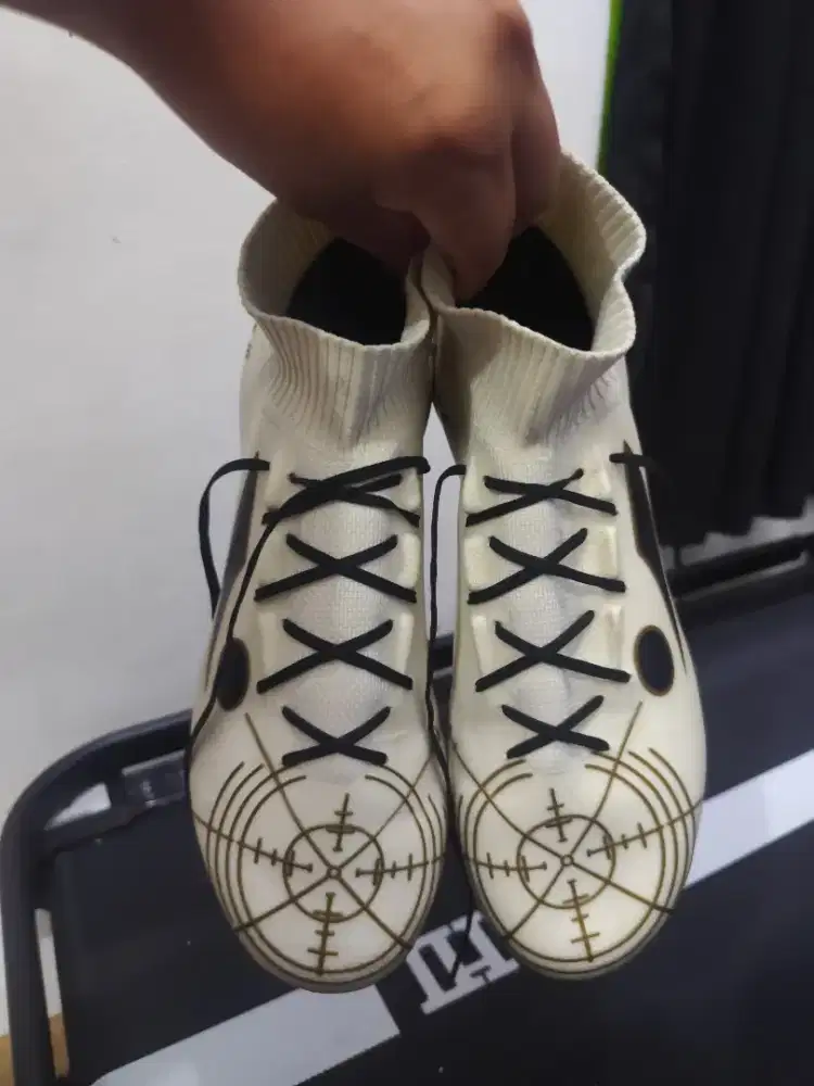 Sepatu Bola Concave Accustrike FG