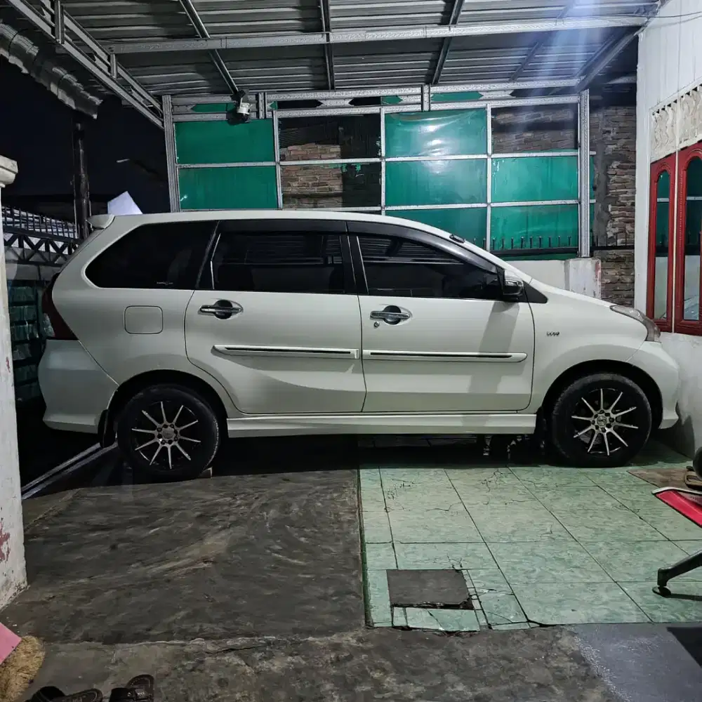 Dijual santai AVANZA VELOZ 1,5 MT 2015
