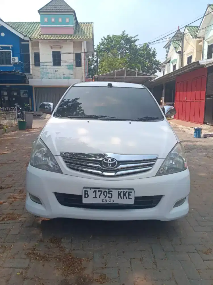 Toyota inova tipe v cc 2.0 matic 2011