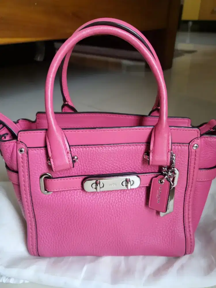 COACH SWAGGER SIZE 20 LIKE NEW