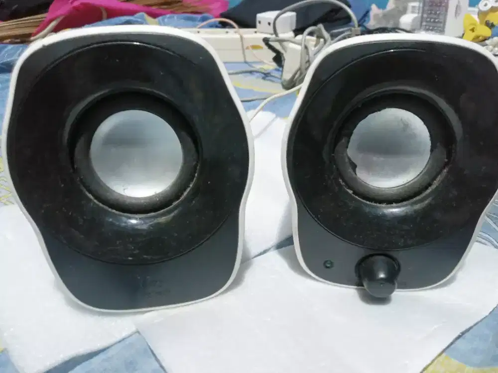 Pengeras suara Logitec (speaker aktif)