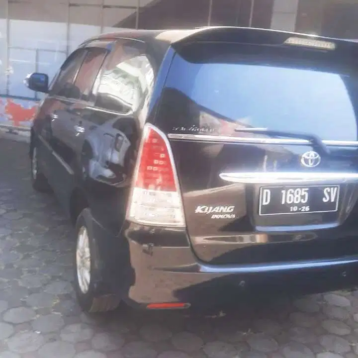 Toyota Kijang Innova 2011 Bensin