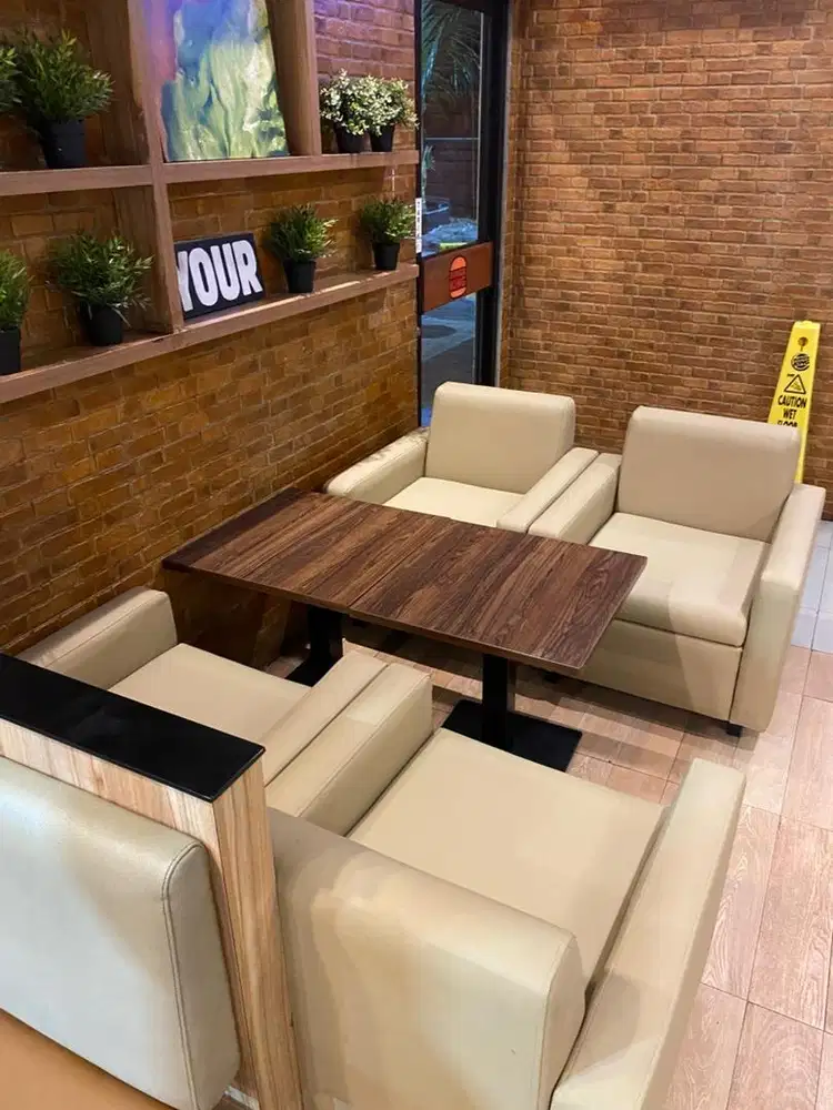 Service sofa bergaransi