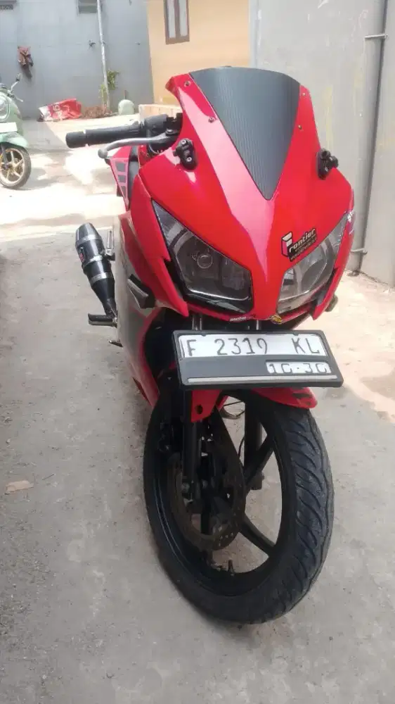 HONDA CBR 150R 2015