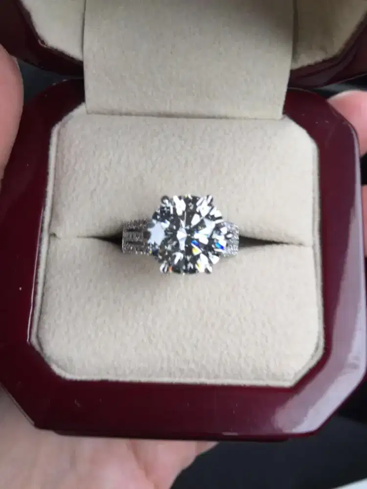 For sale 5 c diamond