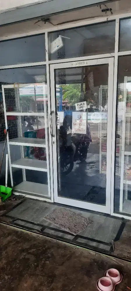 Pintu kaca ukuran standar ruko