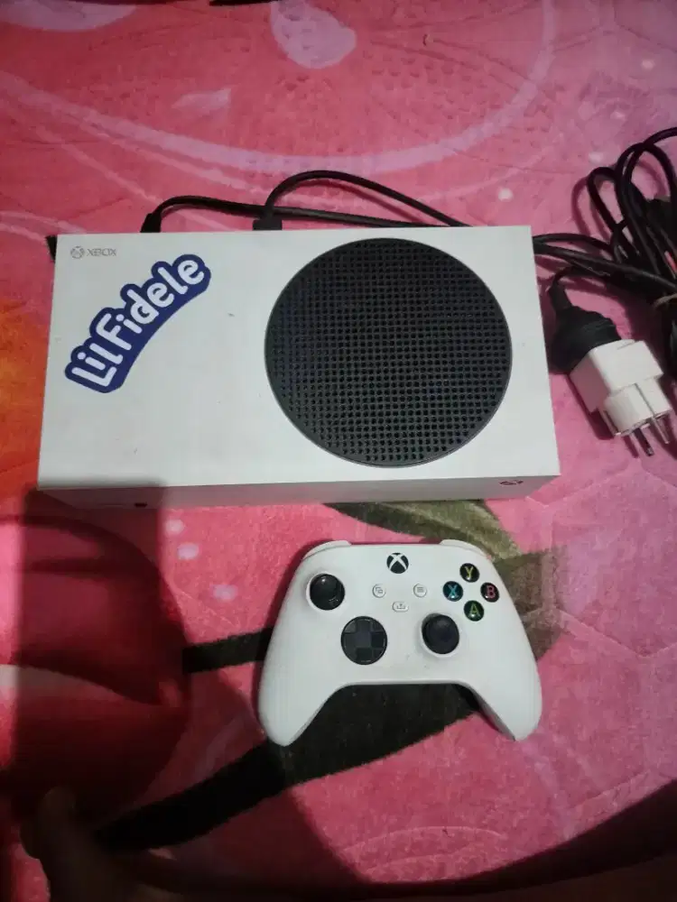 Jual X BOX Series 500 GB mulus jarang di pakai ( nego )