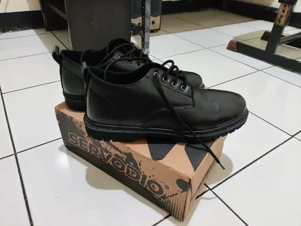 Servodio Sepatu Pantofle Black uk 43