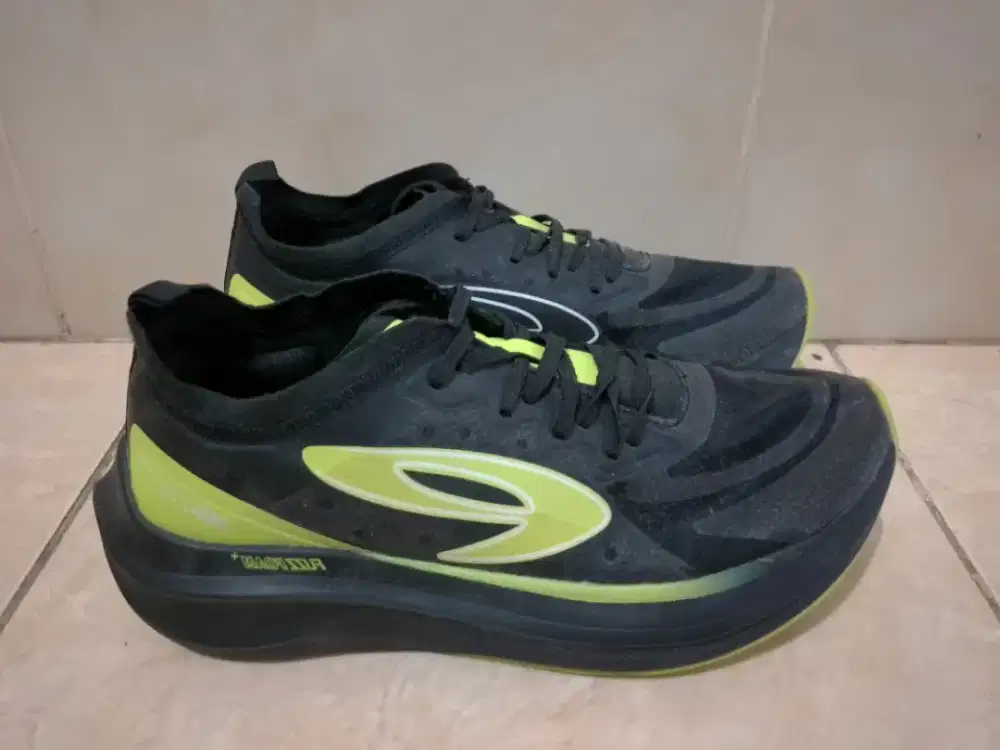 Sepatu Running Lari