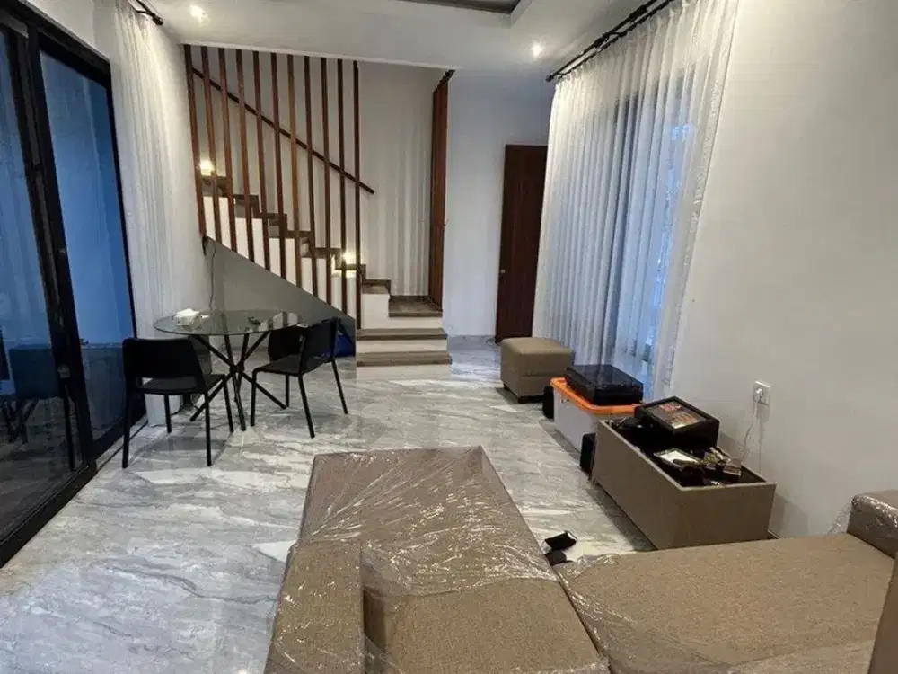 Rumah Baru 3 Kamar Fully Furnished Disewakan, di Renon Denpasar