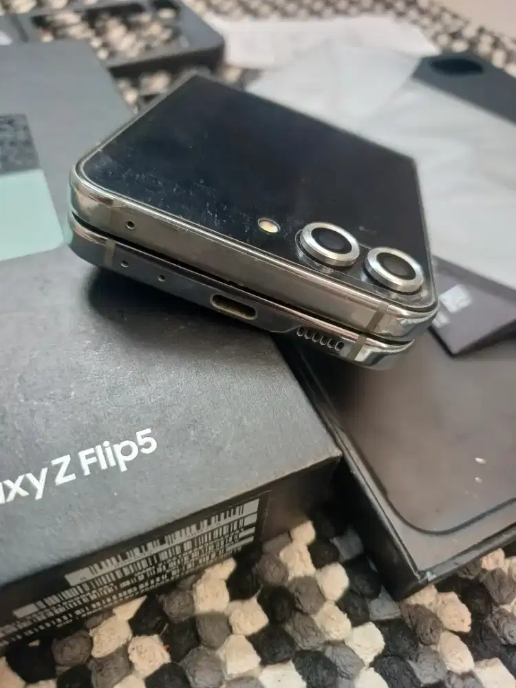 Samsung Z Flip 5 8/256 SEIN
