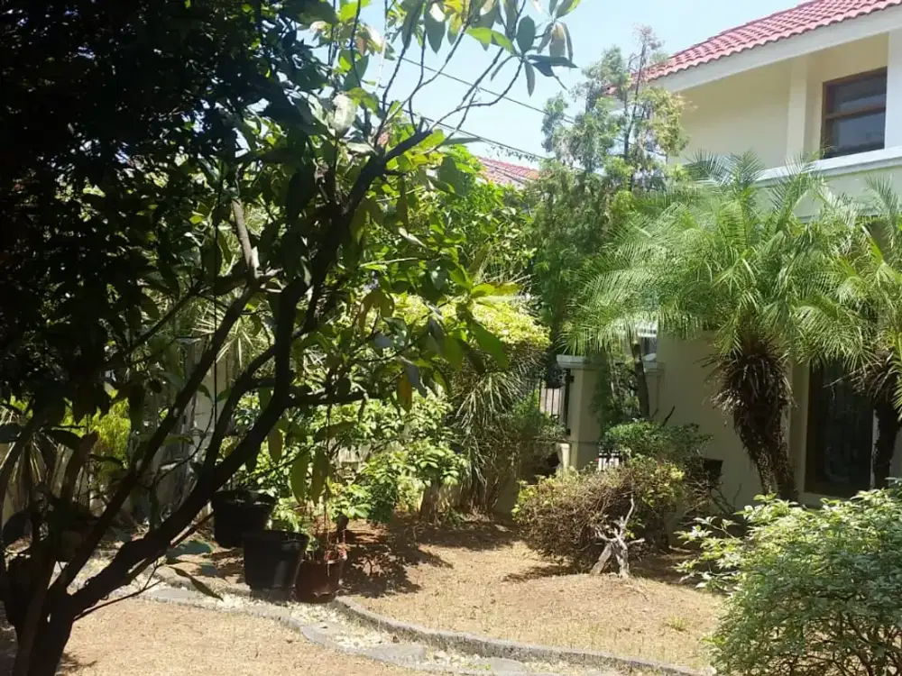 Disewakan Cepat Rumah hook, Semi Furnish di dalam cluster Taman Harapan Baru, Bekasi.