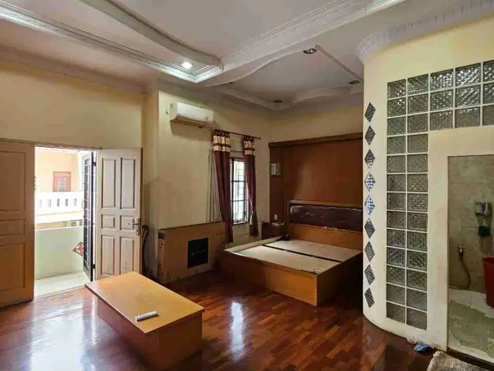 Dijual Villa Jalan kiwi Cemara Asri
