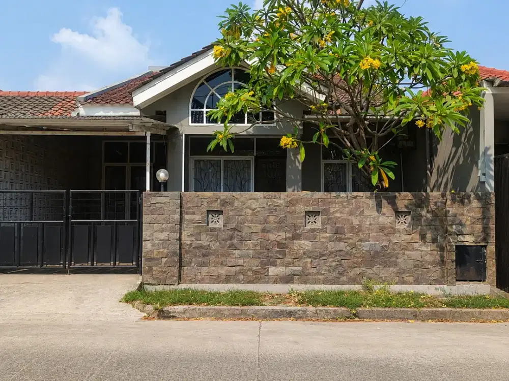 Rumah siap huni di Pinggir jalan Utama Villa Melati Mas BSD City