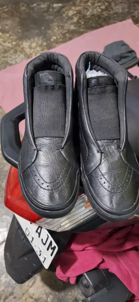 Sepatu vans kulit
