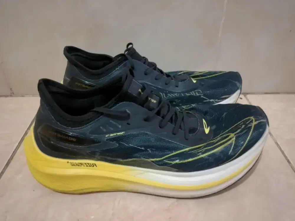 Sepatu Running Lari