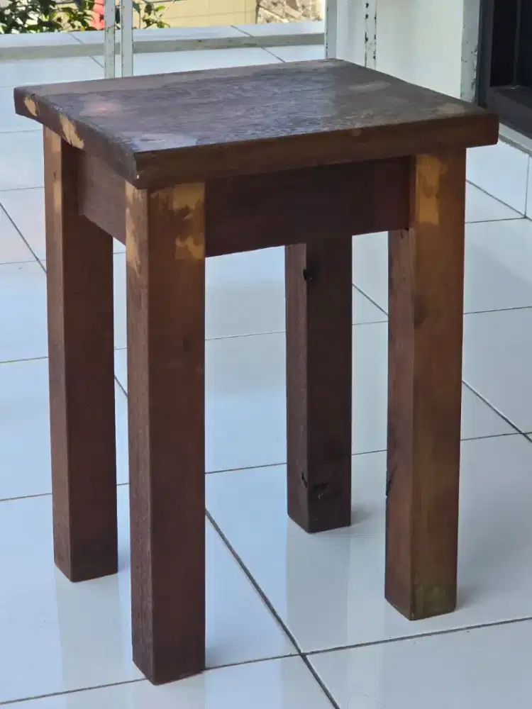 Kursi santai dari kayu besi