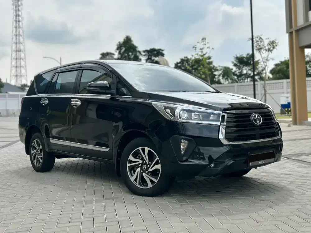 TOYOTA INNOVA 2.4 V DIESEL AT 2022 HITAM