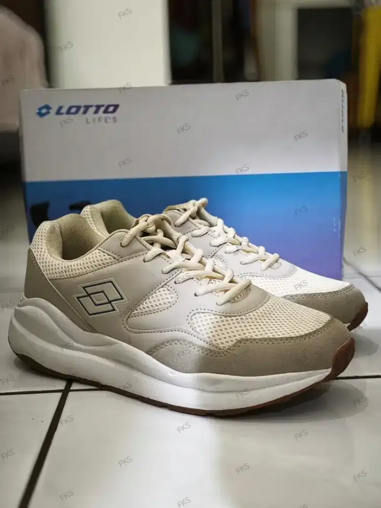Sneaker LOTTO Kondisi Second Like New, FS
