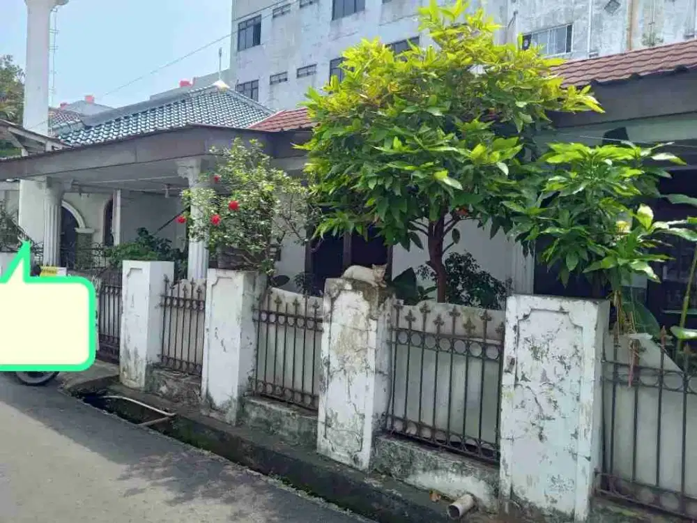 Rumah bagus di pusat kota siap huni