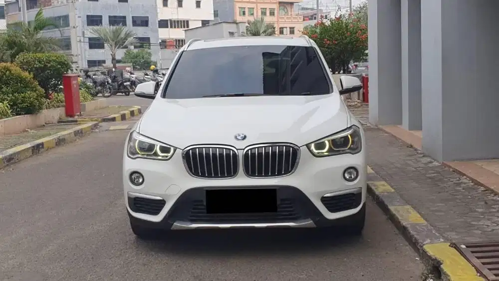 BMW X1 sDrive 1.8i xLine f48 panoramic AT 2018 Putih Good Condition