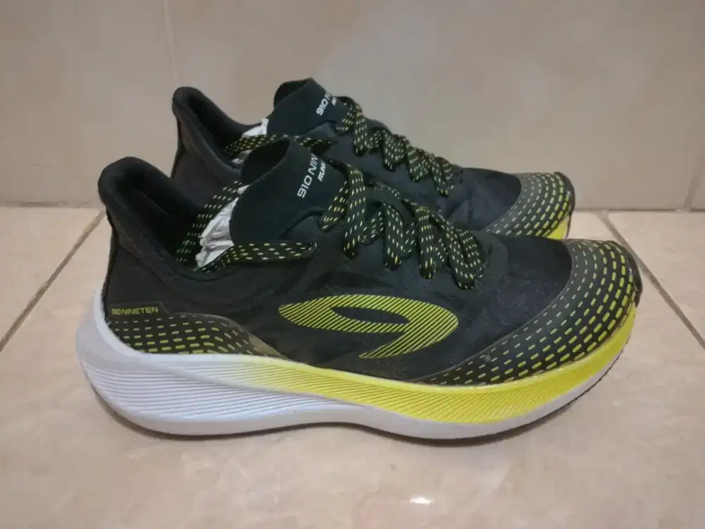 Sepatu Running Lari