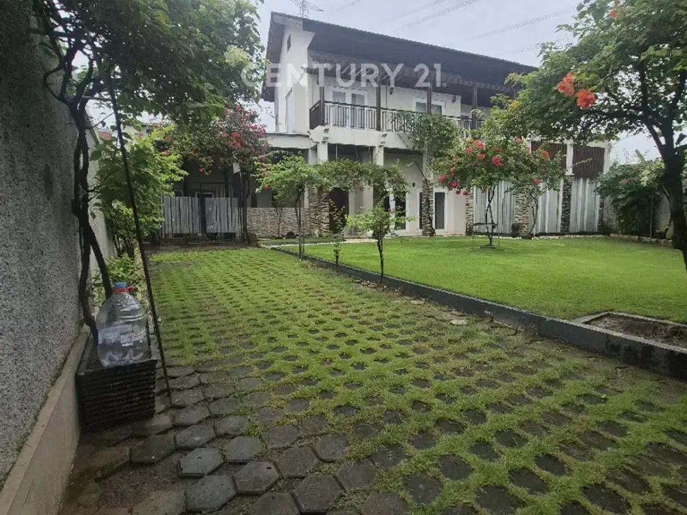 Dijual Cepat Rumah Cantik Gaya Villa Eramas 2000, S9581