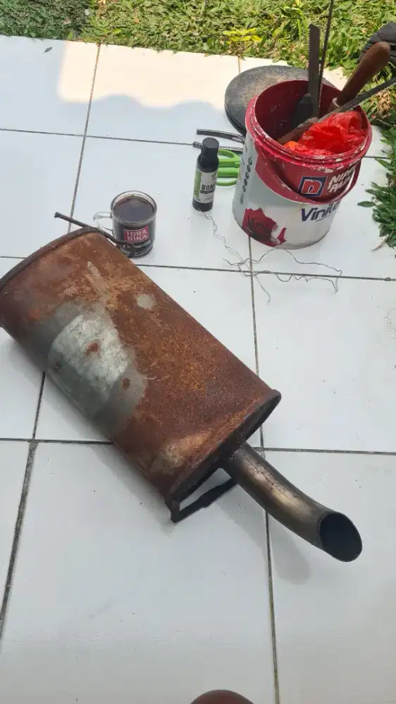 Knalpot mobil masih layak