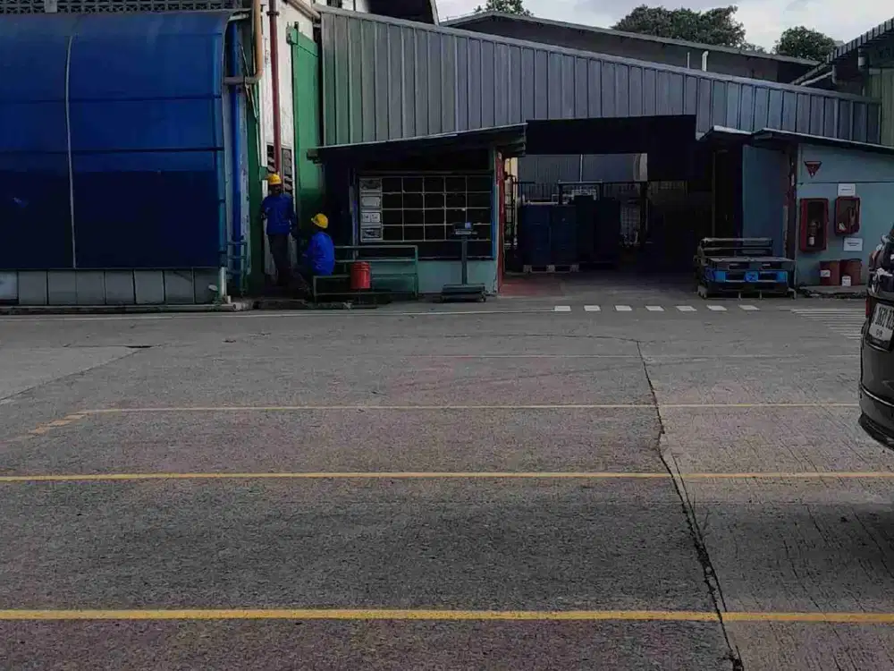 Gudang bersih dekat tol siap huni