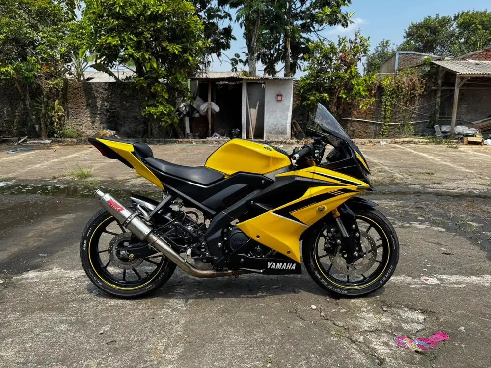 R15 v3 2018 kuning