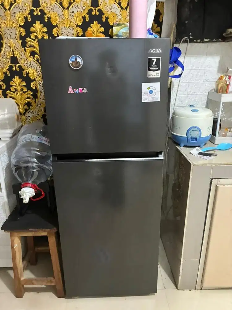 Kulkas 2 pintu merek AQUA