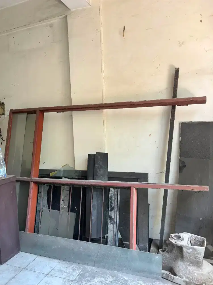 Kusen pintu bekas