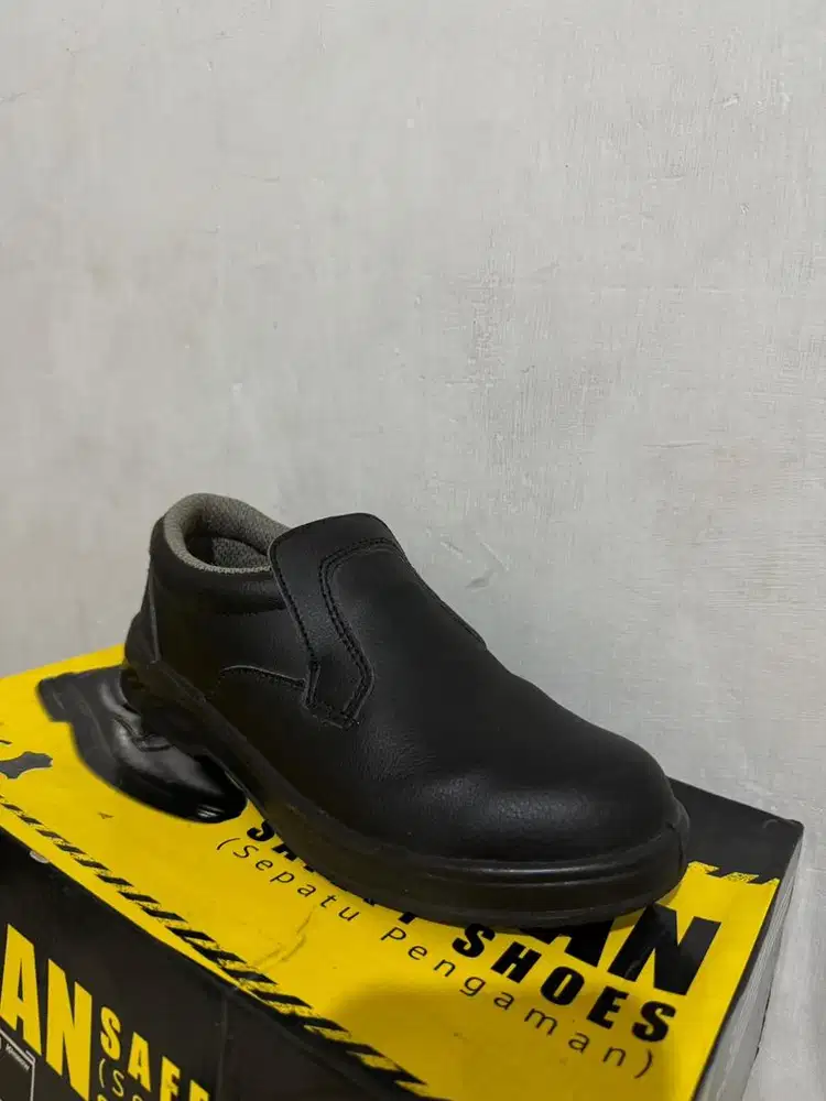 Sepatu safety merek krisbow trojan kondisi bagus
