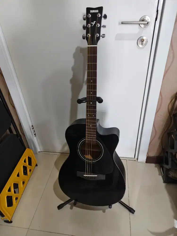 Yamaha Gitar Akustik FS 100 C