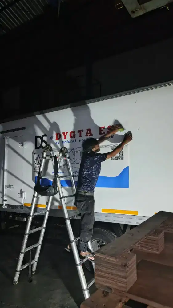 Sticker branding truk box es kristal stiker vinyl printing & cutting