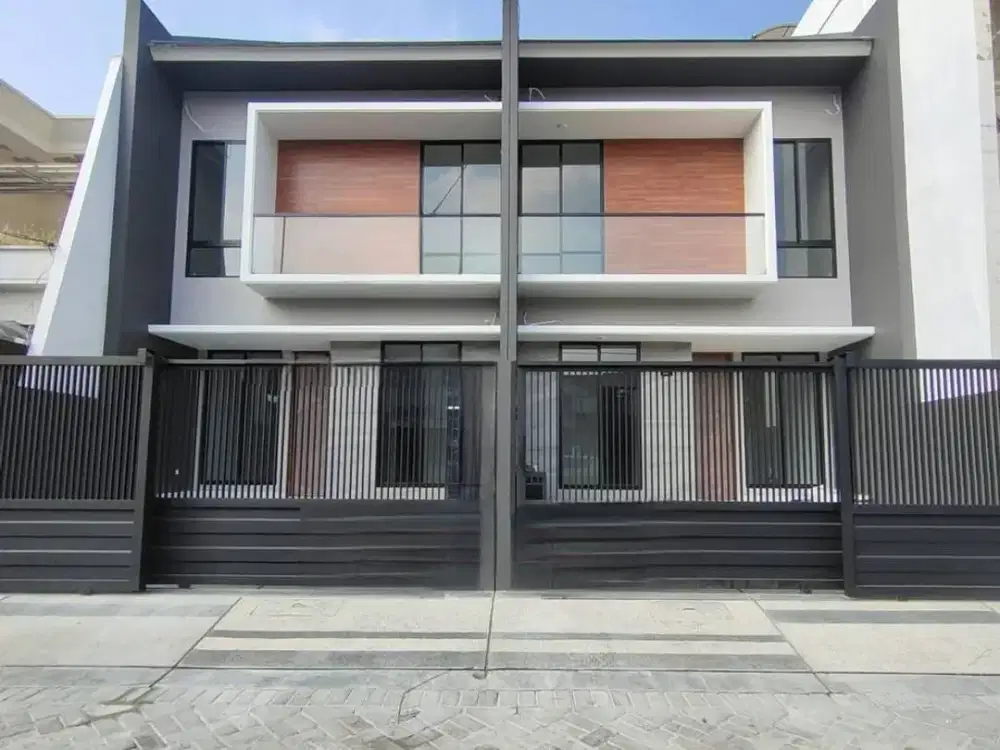 Rumah Baru Pakuwon City Cluster Florence Hadap Utara Row Jalan 3 Mobil