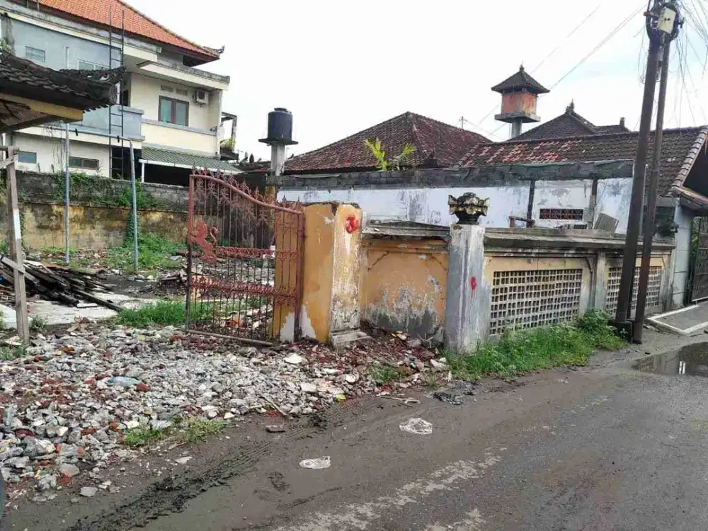 Di jual tanah 4 are/ 400 M2 siap di bangun berlokasi di jalan Tondano Sanur Denpasar