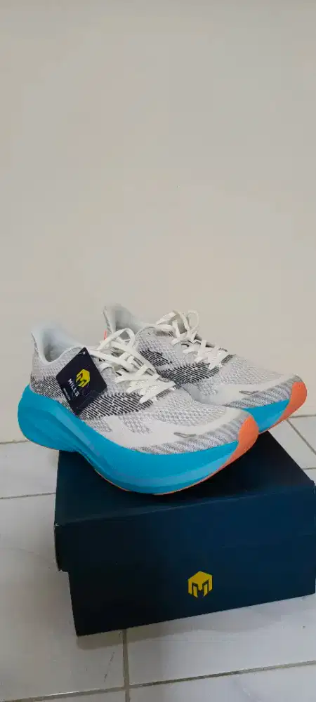 Sepatu Lari MILLS Enerstrike