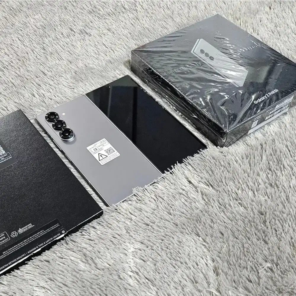 Samsung Galaxy Z Fold 6 Silver 256Gb like new