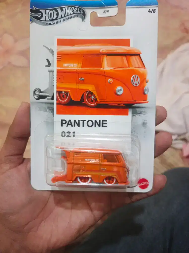 Hotwheels pantone series kool kombi