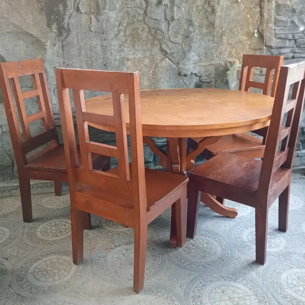 Meja Makan kayu Set 4 Kursi Preloved