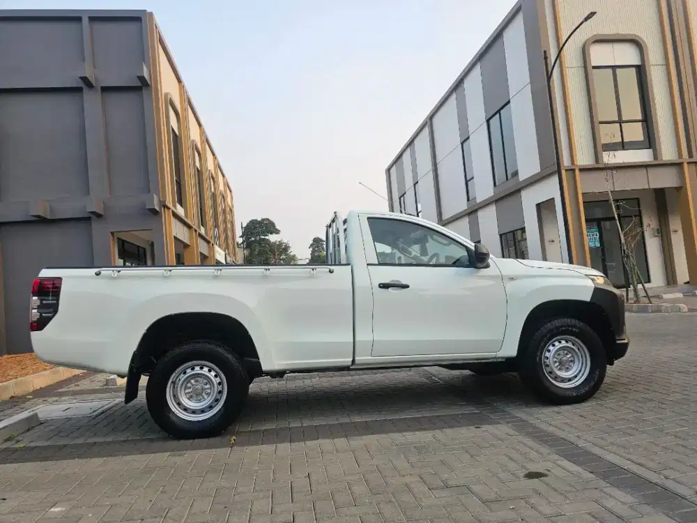 TRITON 2.4L GLX 4X2 MT SINGLE CABIN